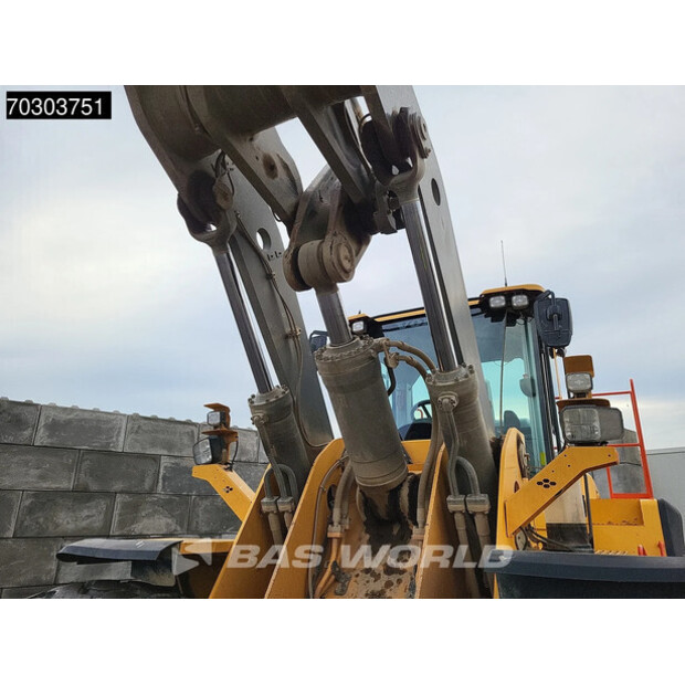 2017 فولفو L180H-44063894