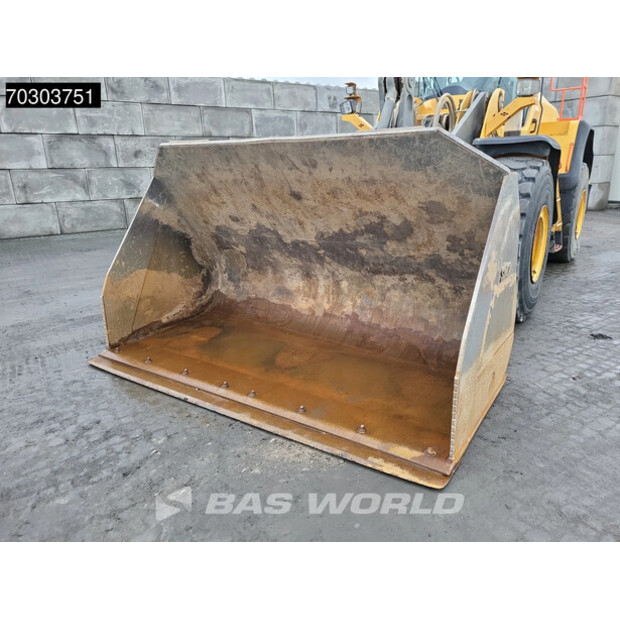 2017 فولفو L180H-44063898