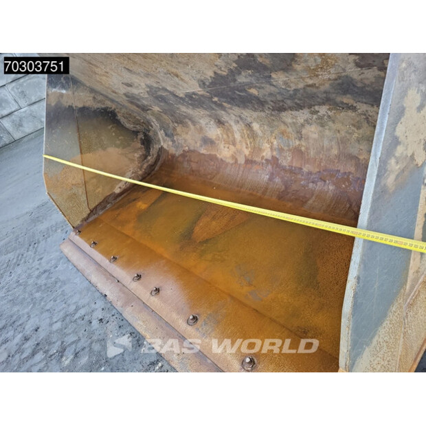 2017 فولفو L180H-44063899