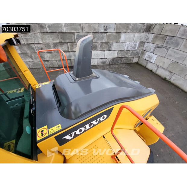 2017 فولفو L180H-44063907