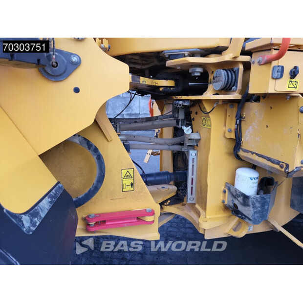 2017 فولفو L180H-44063910