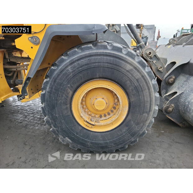 2017 فولفو L180H-44063915