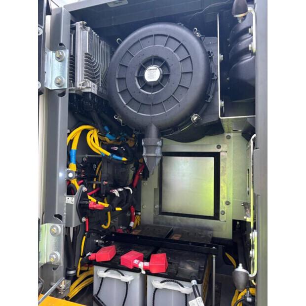 2024 ليبهير R930LC-44065230