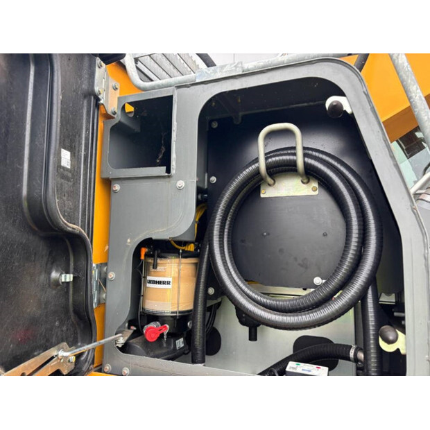 2024 ليبهير R930LC-44065231