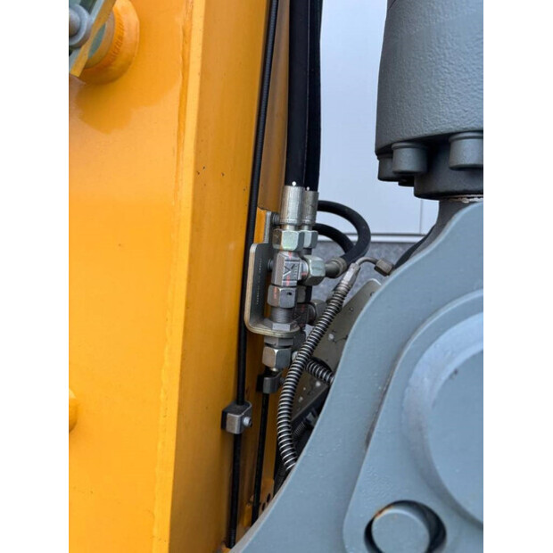 2024 ليبهير R930LC-44065232