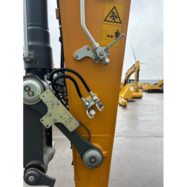 2024 ليبهير R930LC-44065234