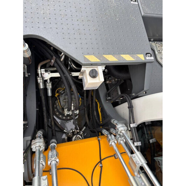 2024 ليبهير R930LC-44065235