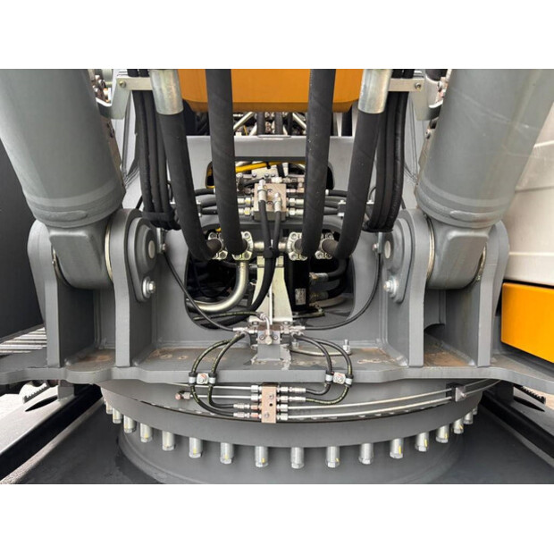 2024 ليبهير R930LC-44065237