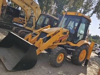 صورة ل لوادر حفارة 2023 جيه سي بي 3cx