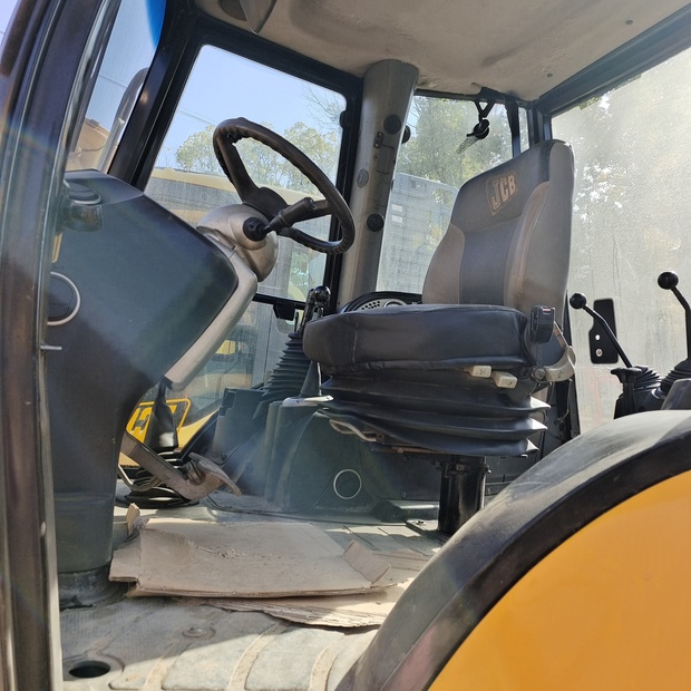 2023 JCB 3cx-44065801
