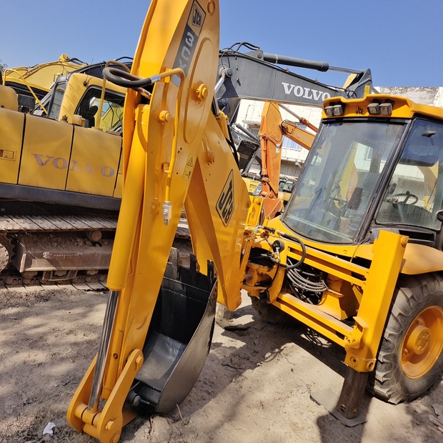 2023 JCB 3cx-44065802