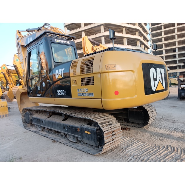 2023 Caterpillar 320D2-44065881