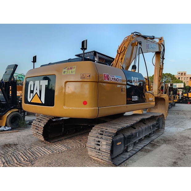 2023 Caterpillar 320D2-44065882