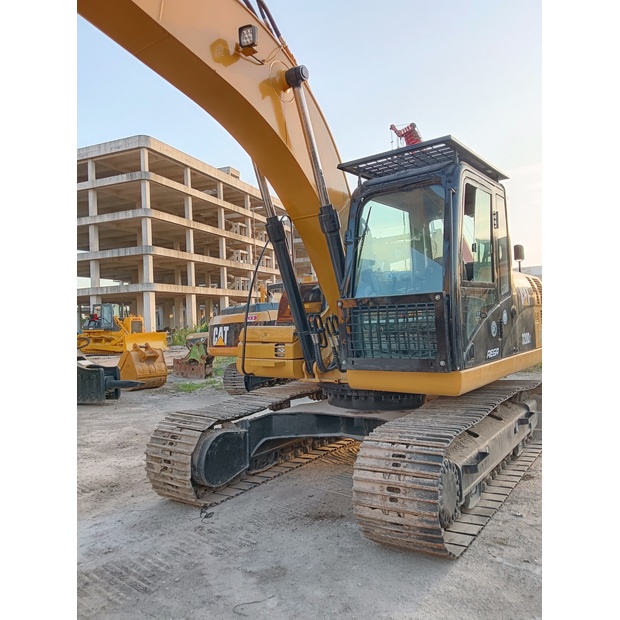 2023 Caterpillar 320D2-44065885