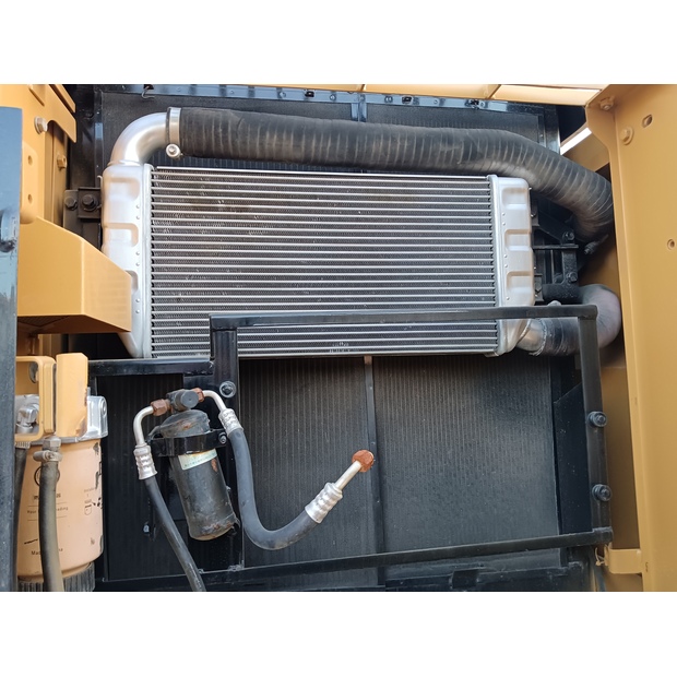 2023 Caterpillar 320D2-44065891