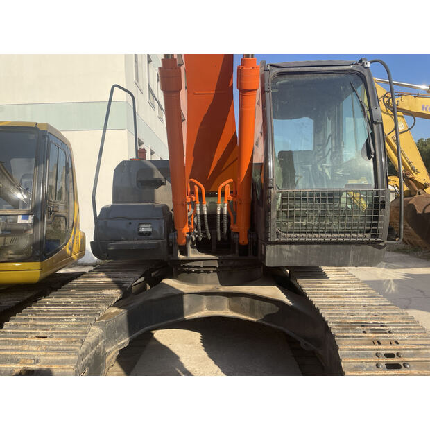 2020 Hitachi ZX200-5G-44066374