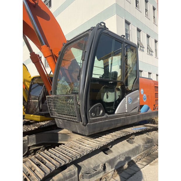 2020 Hitachi ZX200-5G-44066376