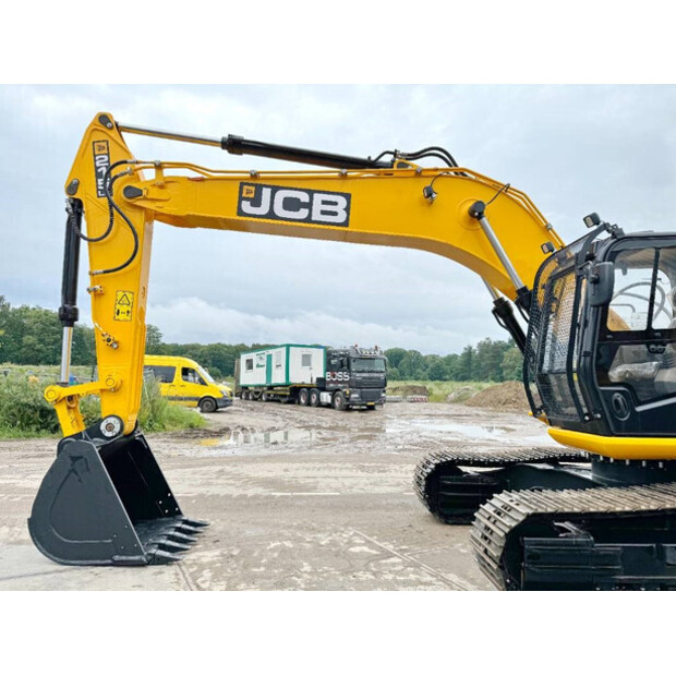 2025 JCB 215LC-44067450