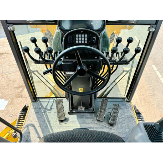 2015 Volvo G970-44067675