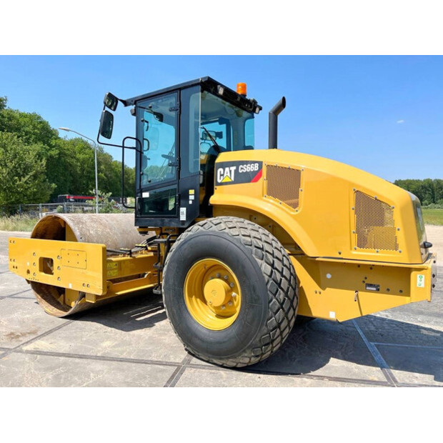 2021 كاتربيلر CS66B-44067754