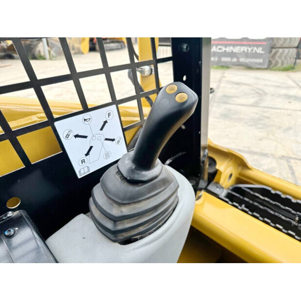 2025 كاتربيلر 216B3-44067791