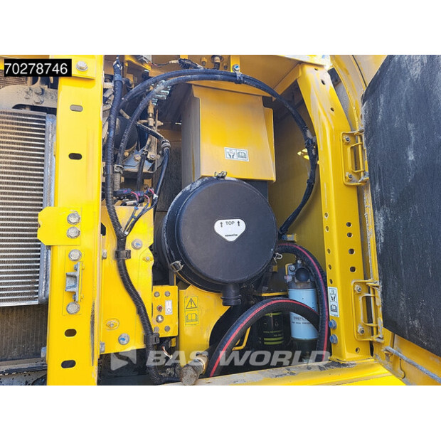 2020 Komatsu PC390-44070005