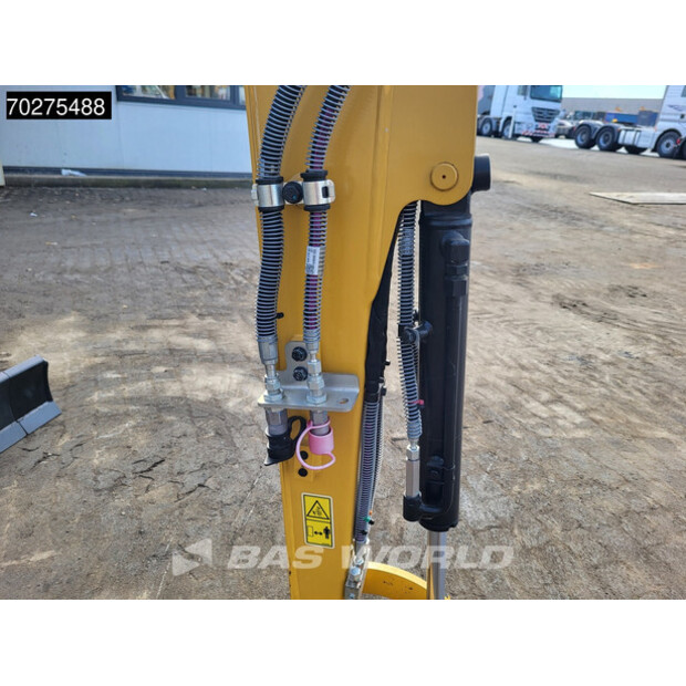 2023 Caterpillar 301.5-44070044