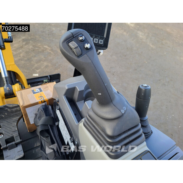 2023 Caterpillar 301.5-44070058