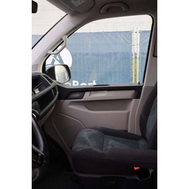 2016 Volkswagen Transporter-44071492