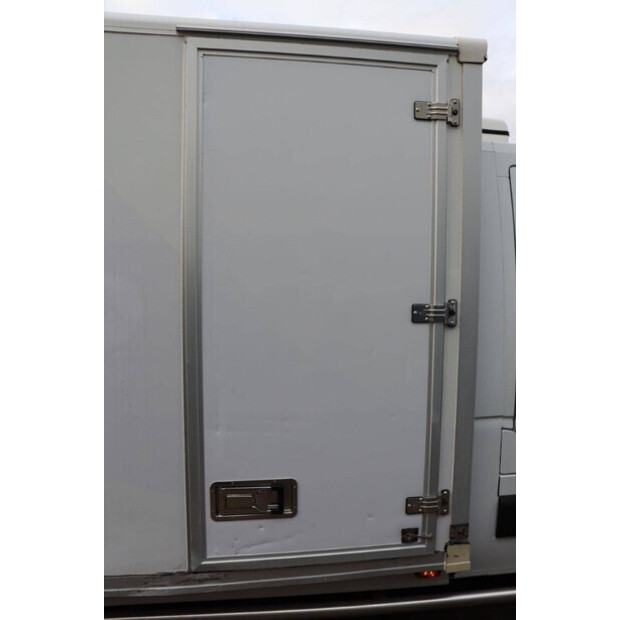 2017 نيسان NV400-44071535