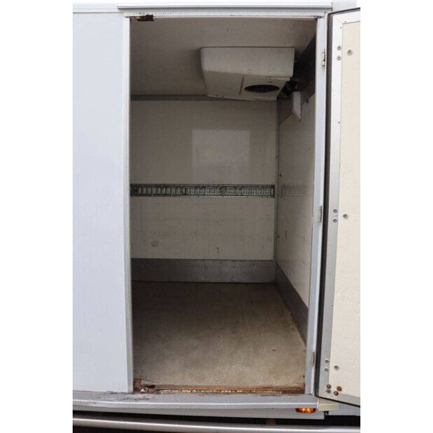 2017 نيسان NV400-44071536