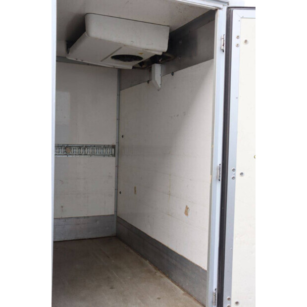 2017 نيسان NV400-44071537