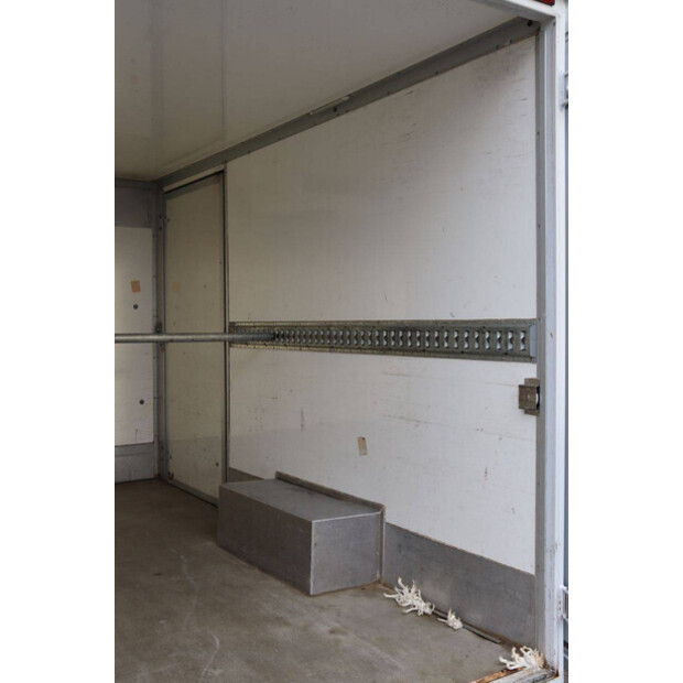 2017 نيسان NV400-44071545