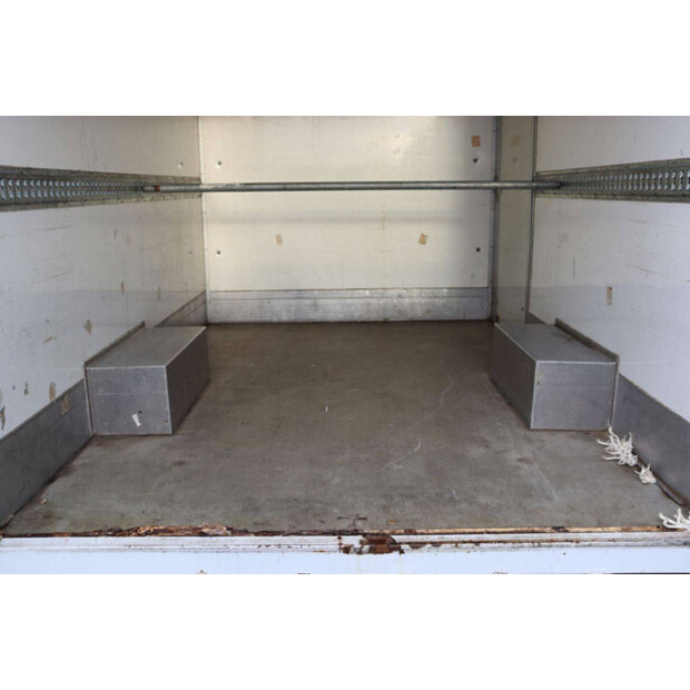 2017 نيسان NV400-44071546