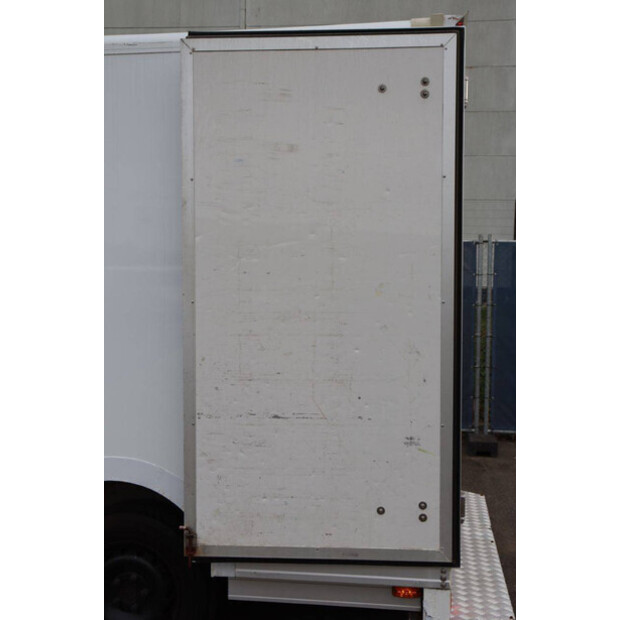 2017 نيسان NV400-44071550