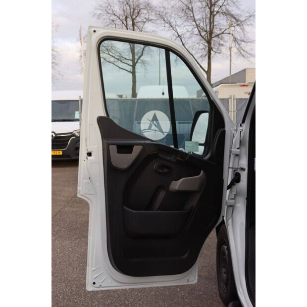 2017 نيسان NV400-44071551