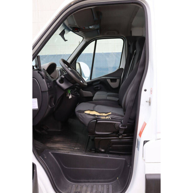 2017 نيسان NV400-44071552