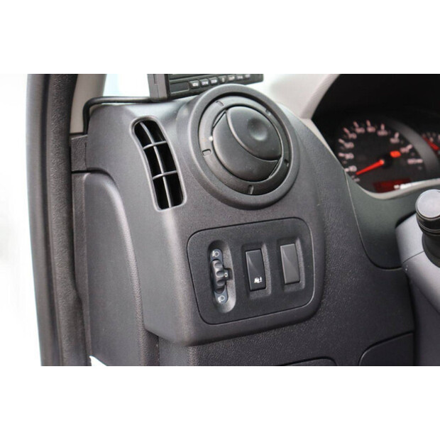 2017 نيسان NV400-44071557