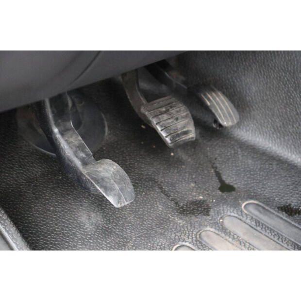 2017 نيسان NV400-44071558