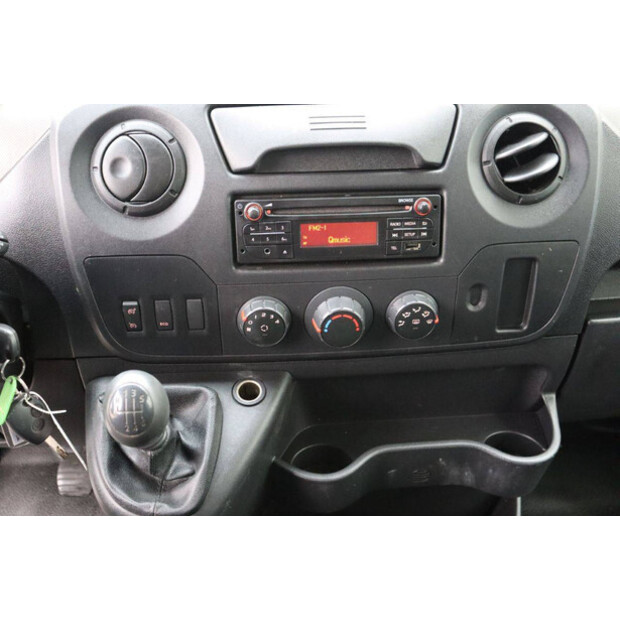 2017 نيسان NV400-44071559