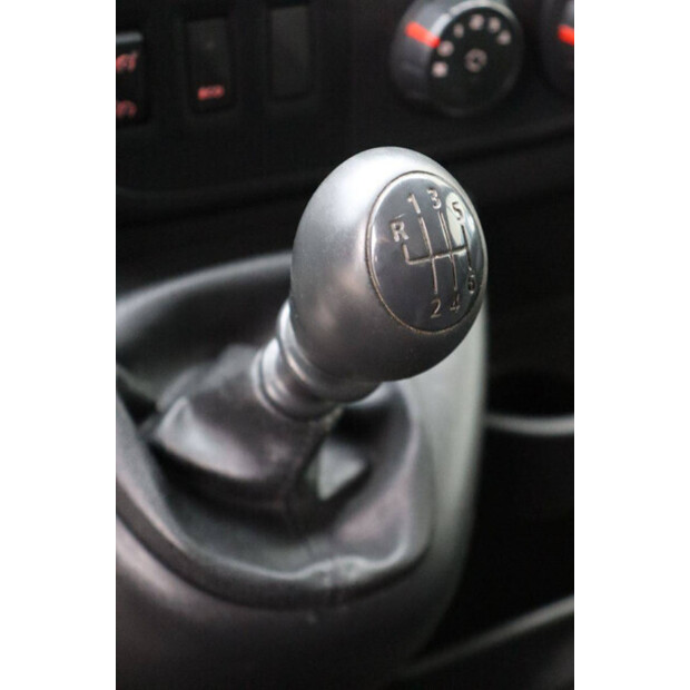 2017 نيسان NV400-44071560