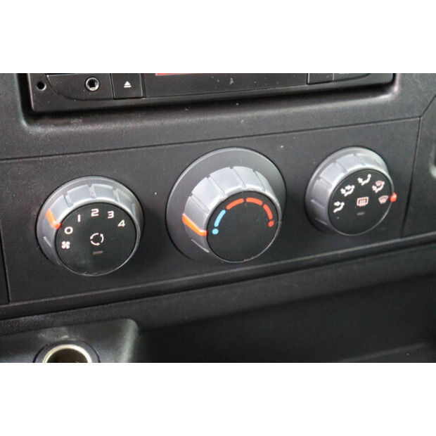 2017 نيسان NV400-44071561