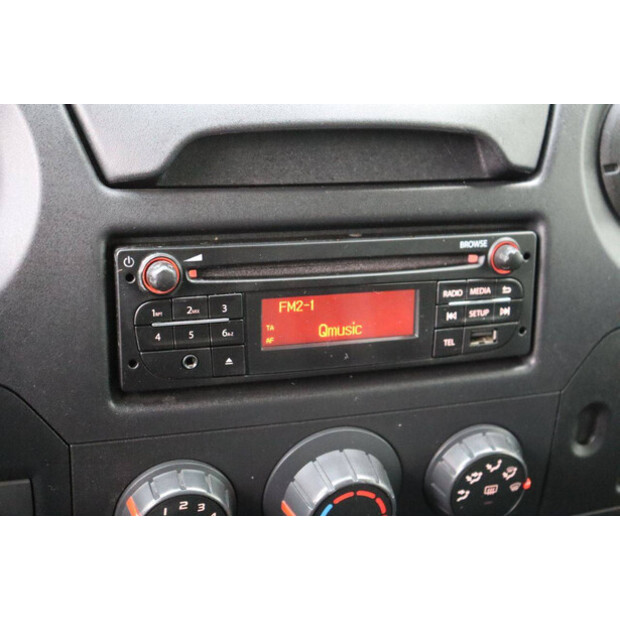 2017 نيسان NV400-44071562