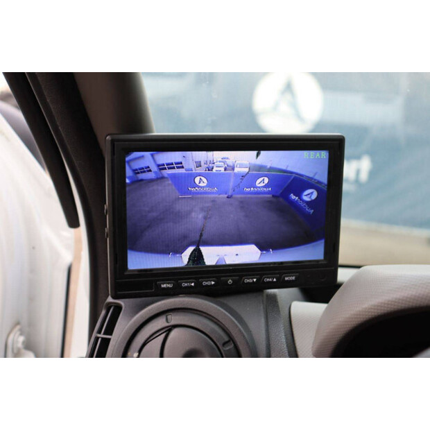 2017 نيسان NV400-44071564