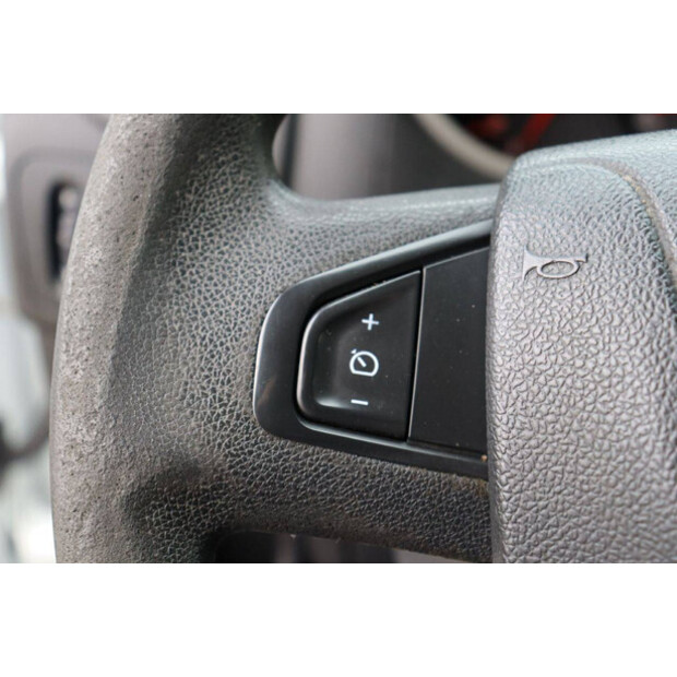 2017 نيسان NV400-44071565