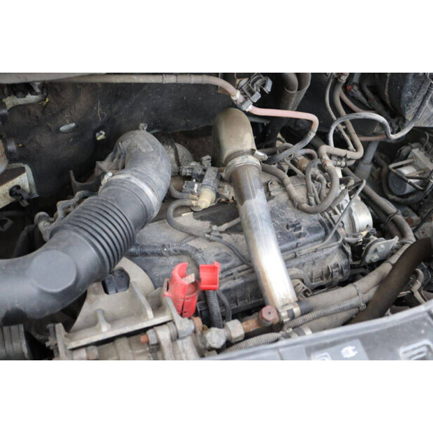 2017 نيسان NV400-44071574