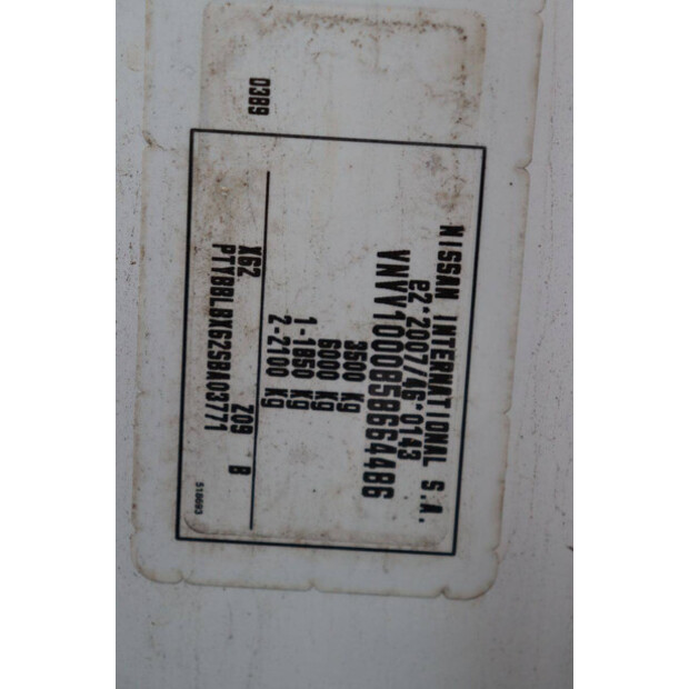 2017 نيسان NV400-44071575