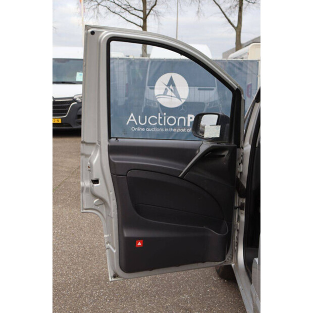 2011 Mercedes-Benz Vito-44071626