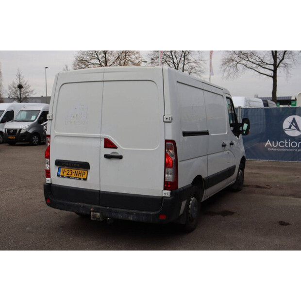 2018 رينو Master-44072847