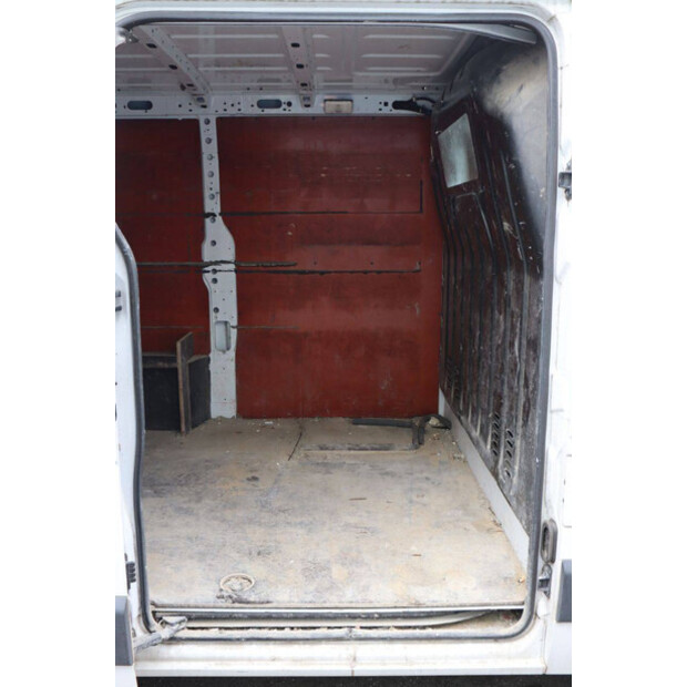 2018 رينو Master-44072861